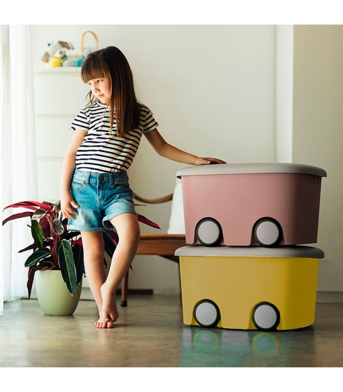 Tradineur - Caja de almacenamiento infantil con ruedas y tapa, plástico,  contenedor, almacenaje juguetes, libros, ropa, mantas