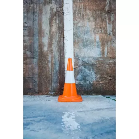 Cono de Seguridad Vial Reflectante, Estable y Apilable 30 cm Cono de Seguridad Vial Reflectante, Estable y Apilable 30 cm