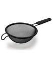 Tradineur - Colador de malla fina antiadherente, incluye mango recubierto de plástico, colar harina, pasta, té, apto para lavavajillas (Negro, Ø 16 cm)