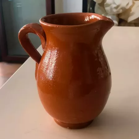 Jarra de Vino de Barro 500 ml – Rústica y Versátil Jarra de Vino de Barro 500 ml – Rústica y Versátil