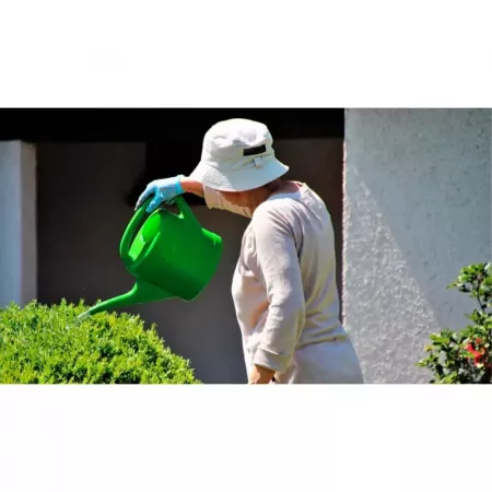 Regadera Verde 12L Ligera y Ergonómica – Calidad España Regadera Verde 12L Ligera y Ergonómica – Calidad España