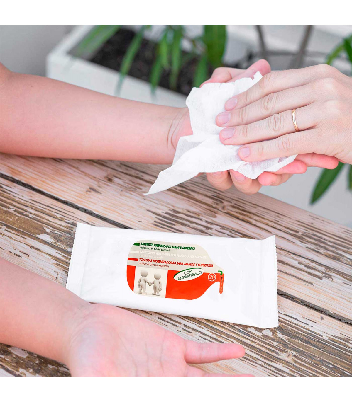 Tradineur - Toallitas húmedas higienizantes para manos y limpieza de  superficies, acción antibacteriana, perfumadas, 20 uds