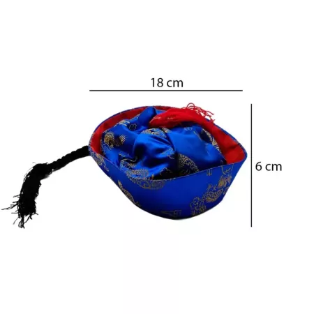 Gorro chino de tela de color azul con detalles dorado para niños para carnavales, halloween, fiestas y celebraciones. Tamaño: 6 Gorro chino de tela de color azul con detalles dorado para niños para carnavales, halloween, fiestas y celebraciones. Tamaño: 6