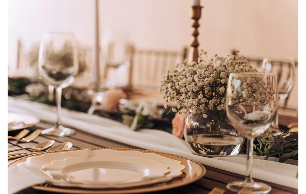 Cómo decorar una mesa de comedor rectangular: ideas y accesorios para un hogar con estilo Tradineur